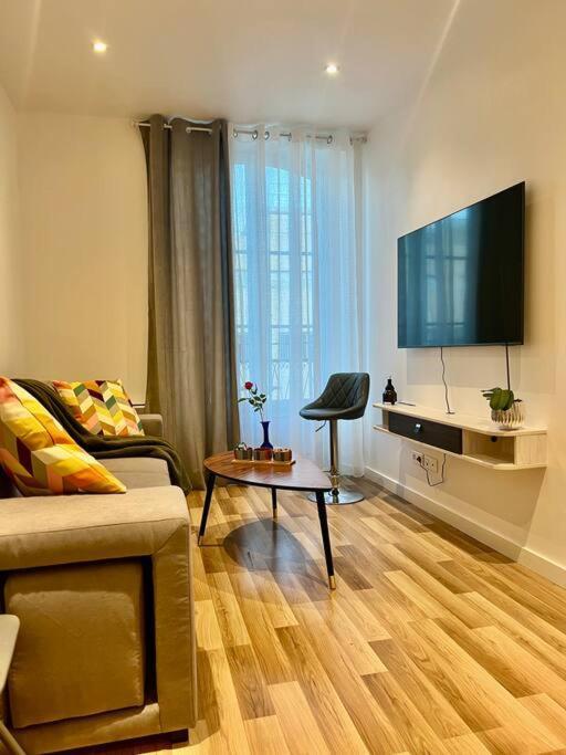 Dezy'S House Apartment Nice Bagian luar foto